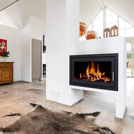 Дом отдыха Architecturally Charming Summer House *