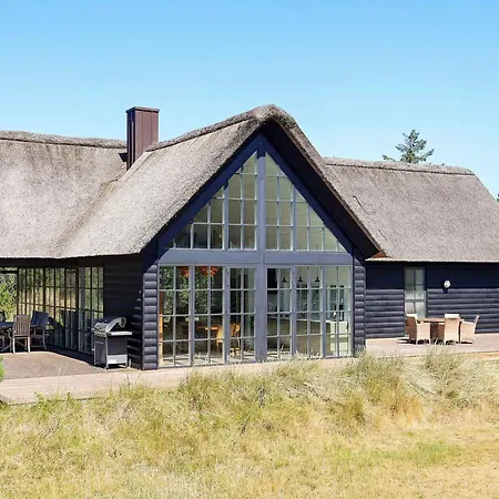 Architecturally Charming Summer House Дом отдыха