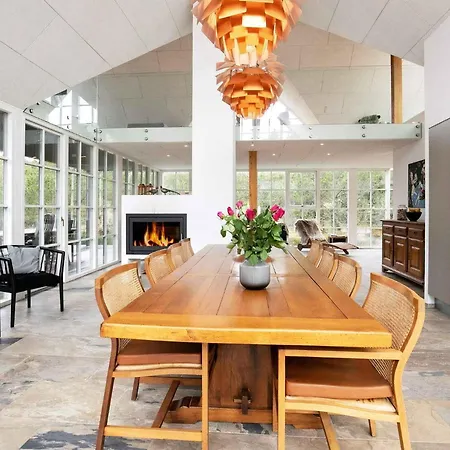 Architecturally Charming Summer House Дом отдыха Блаванн
